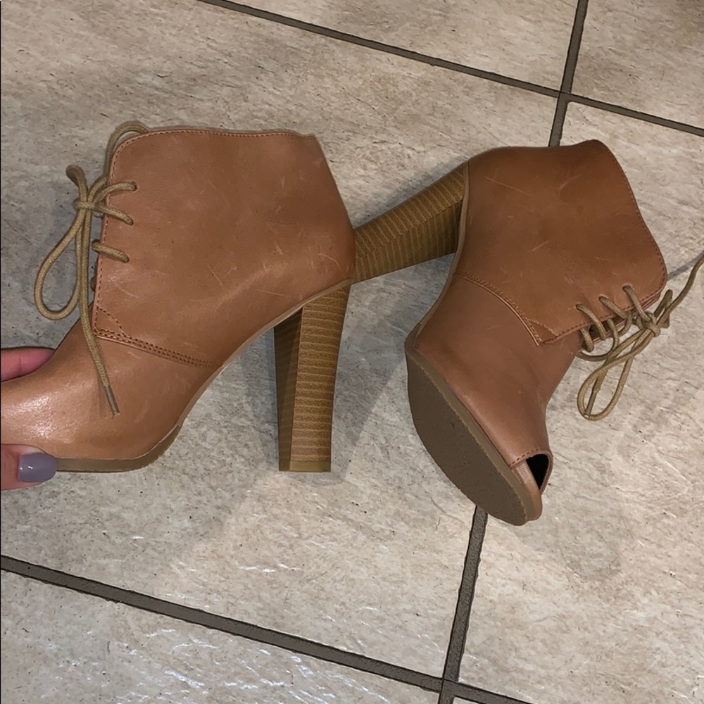 Brown lace up bootie heels - Picture 2 of 2